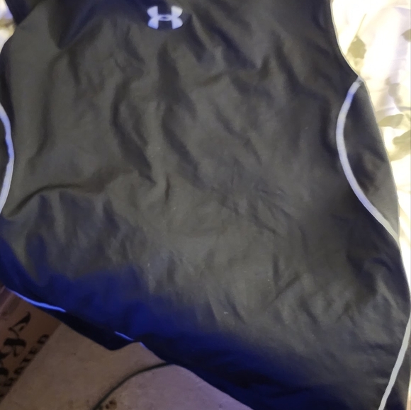 Mens Under Armour compression tank. - Picture 4 of 6